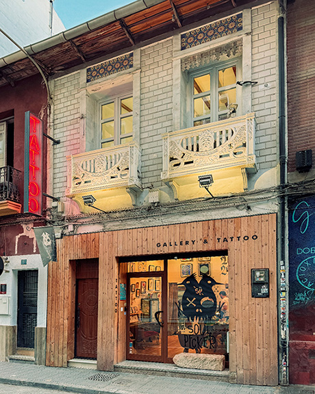 Fachada de Soulpeckers Tattoo & Gallery en Alicante